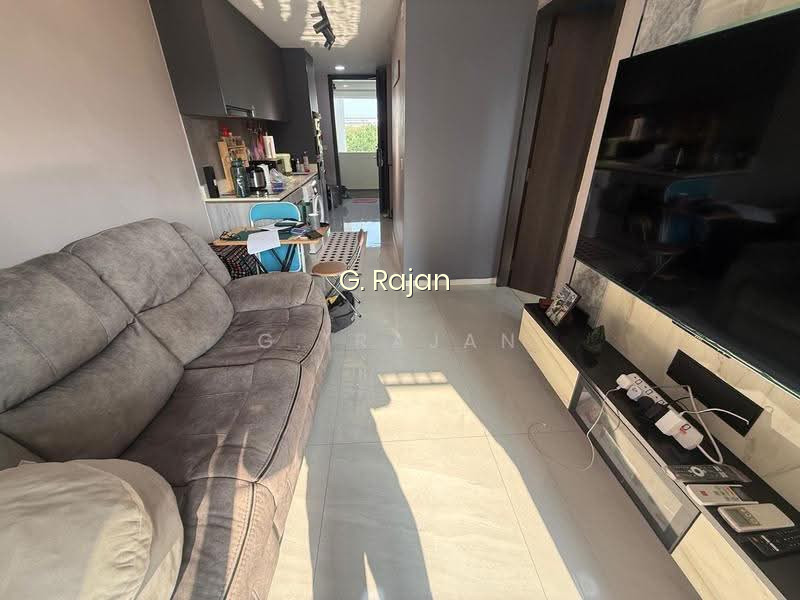 RIVERFRONT RESIDENCES photo 2