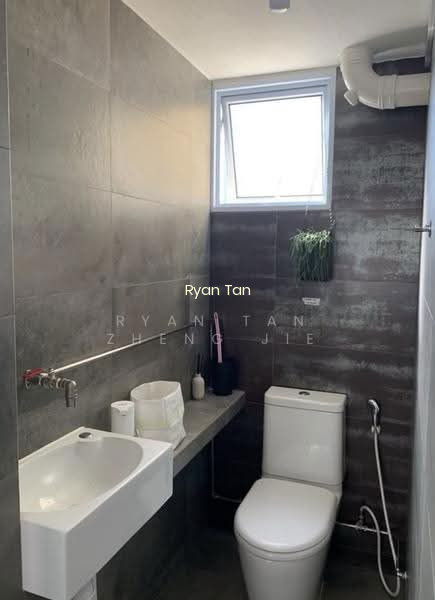 806 KING GEORGE'S AVENUE photo 3