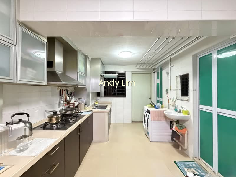 208 BOON LAY PLACE photo 2
