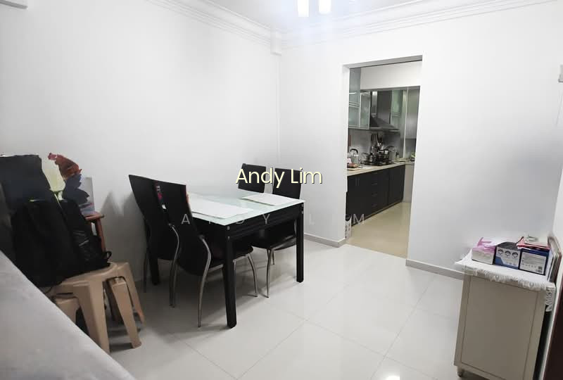 208 BOON LAY PLACE photo 3