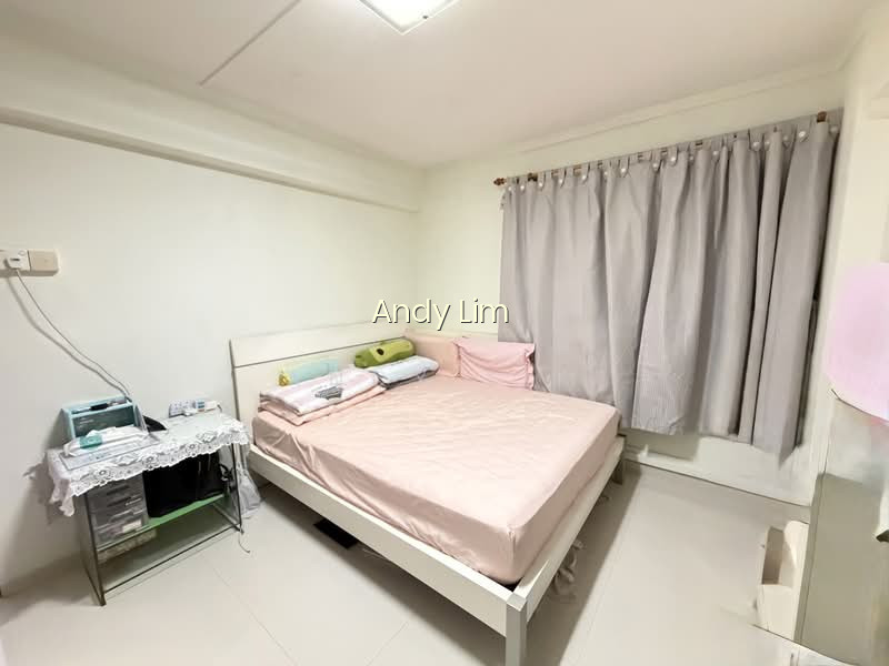 208 BOON LAY PLACE photo 4