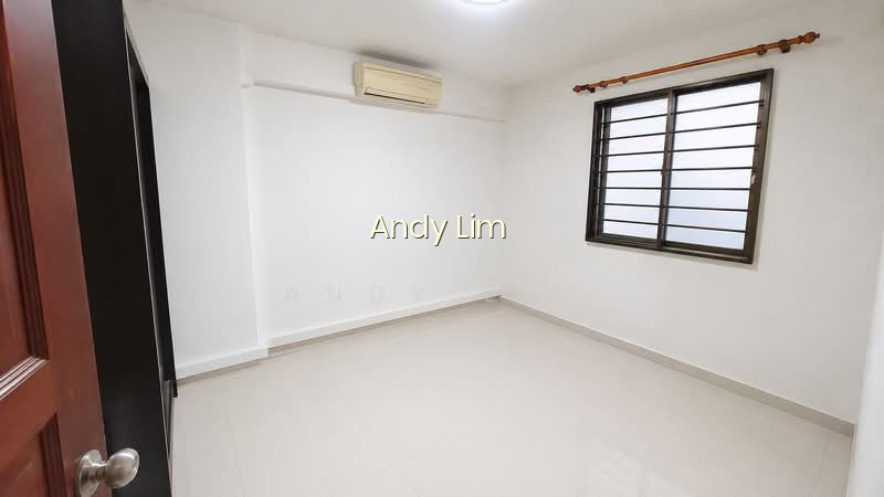 208 BOON LAY PLACE photo 5