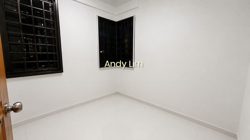 208 BOON LAY PLACE photo 6