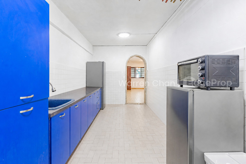 435 JURONG WEST STREET 42 photo 3