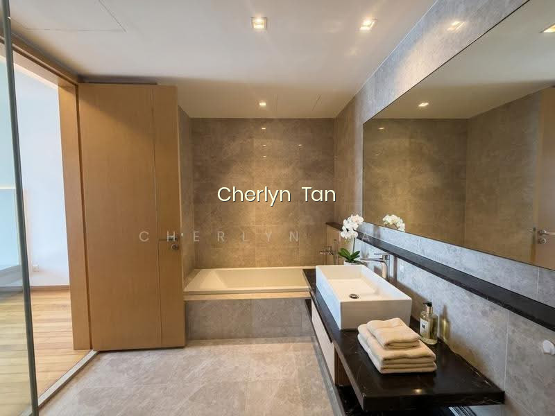 MARINA BAY RESIDENCES photo 4