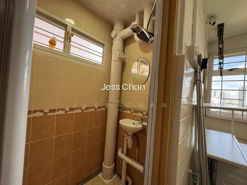 8 HOLLAND AVENUE photo 6