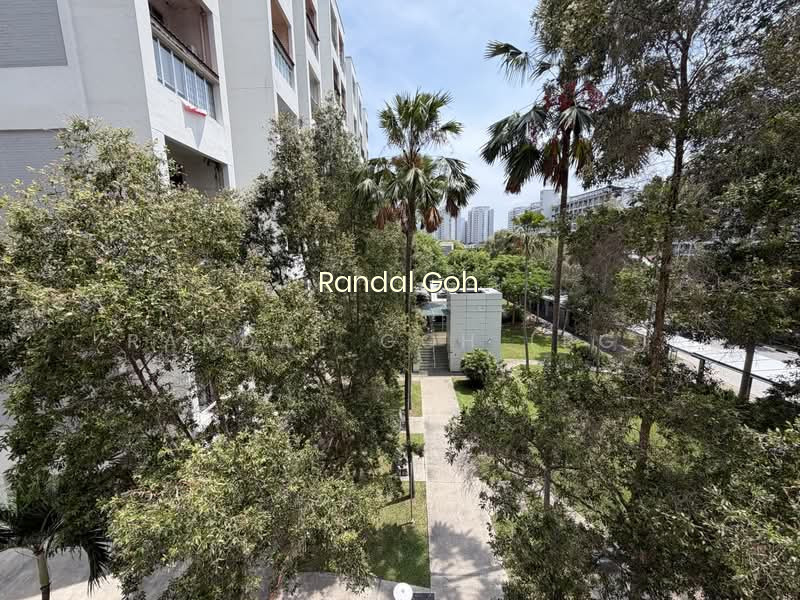 BLK 62 DAKOTA CRESCENT photo 6