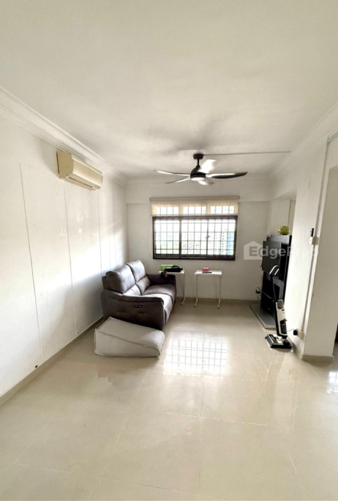 335 SEMBAWANG CLOSE image 1 of 6