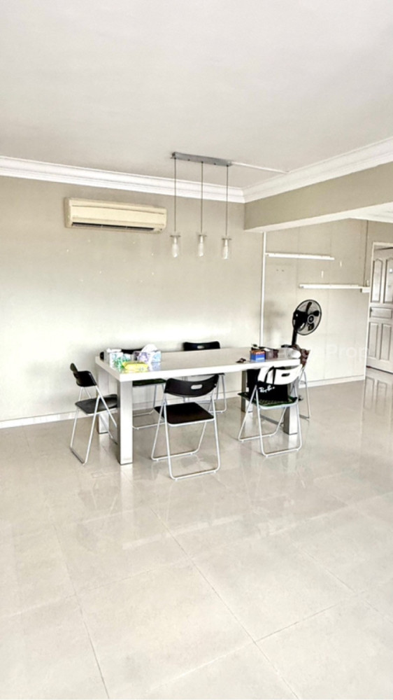 335 SEMBAWANG CLOSE photo 2