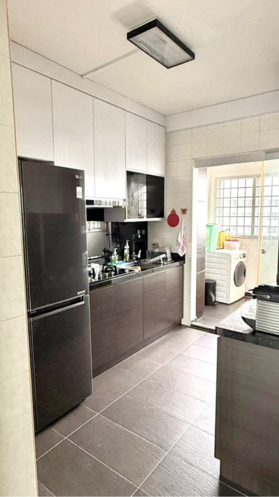 335 SEMBAWANG CLOSE photo 3
