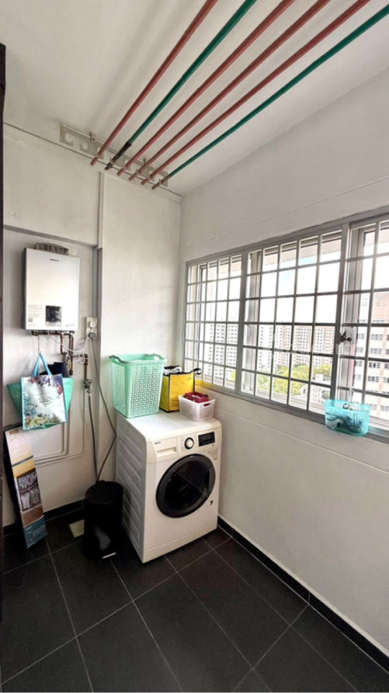 335 SEMBAWANG CLOSE photo 4