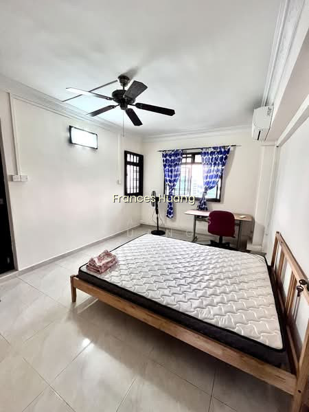 111 RIVERVALE WALK image 1 of 7