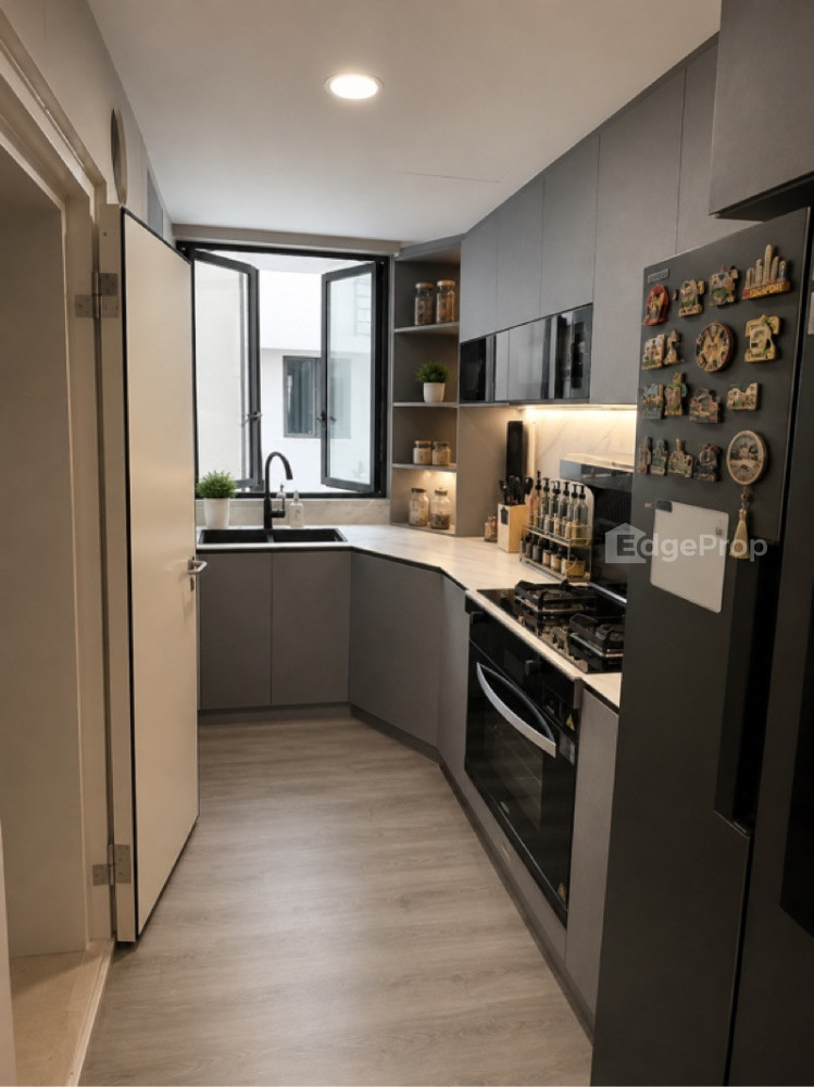 HEDGES PARK CONDOMINIUM photo 6