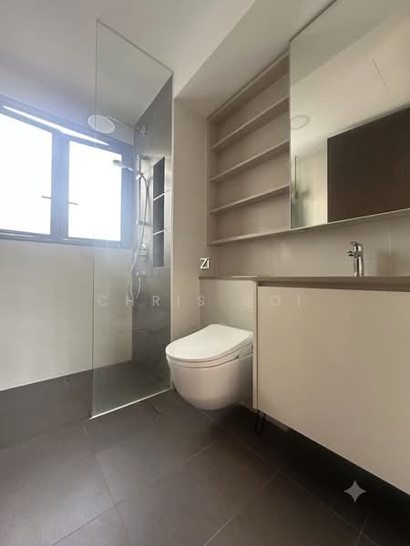 CHEAP! JUST TOP RENOVATED FREEHOLD 3BR, 3MINS TO MRT AND TOP SCHOOL photo 3