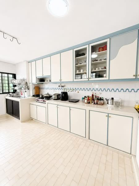 123 MARSILING RISE photo 3