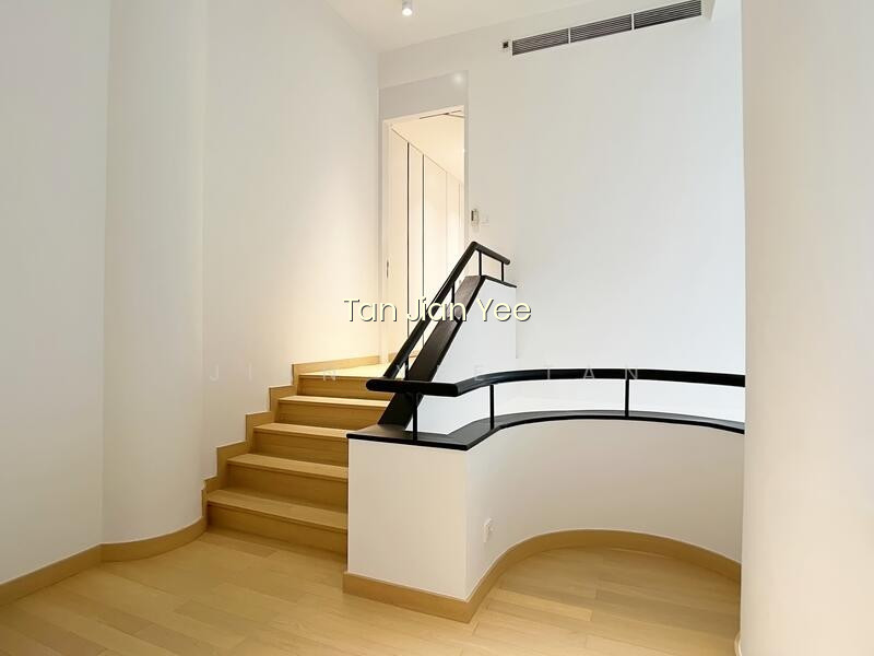 THE COLONNADE photo 3