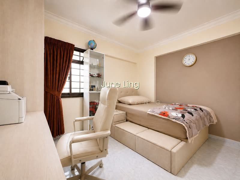 702 WOODLANDS DRIVE 40 photo 3