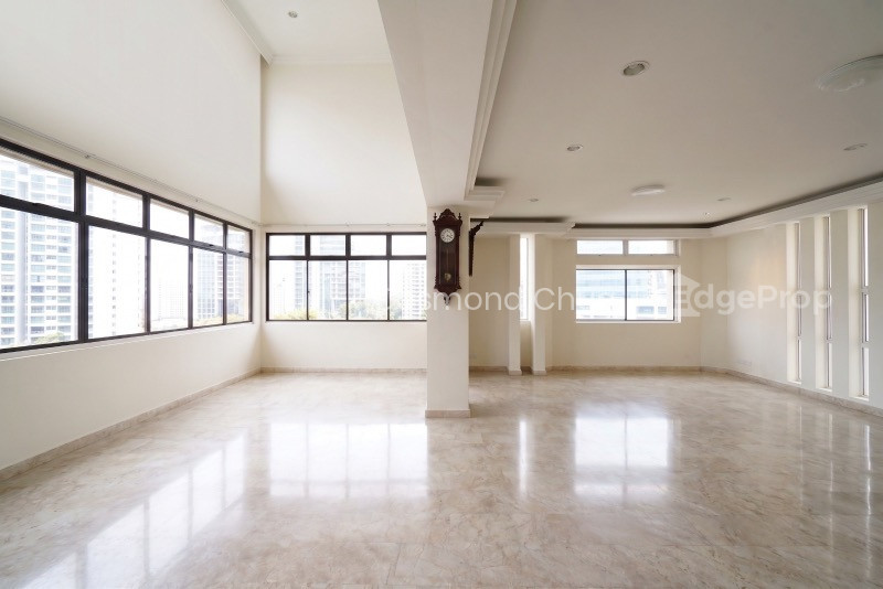Lloyd Court photo 4