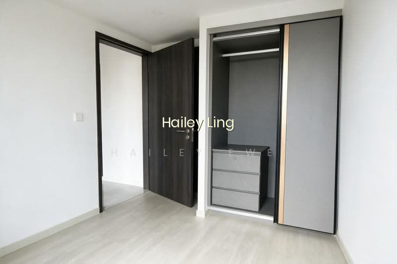 RIVERFRONT RESIDENCES photo 3