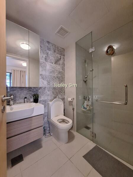 THE LAKEFRONT RESIDENCES photo 3