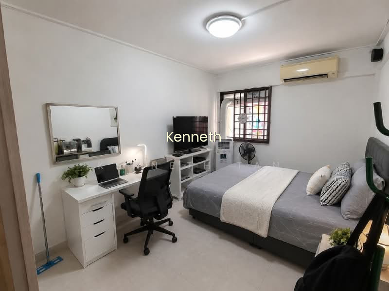 483 TAMPINES STREET 43 photo 4