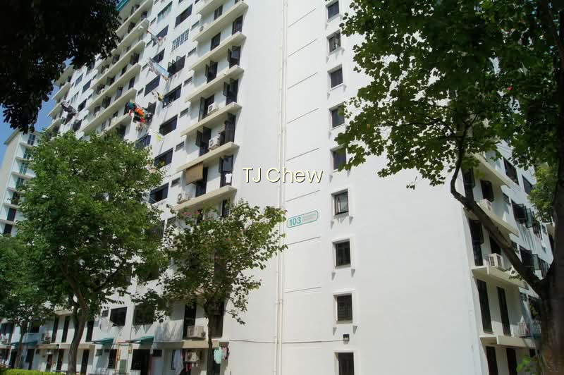 103 HENDERSON CRESCENT photo 5