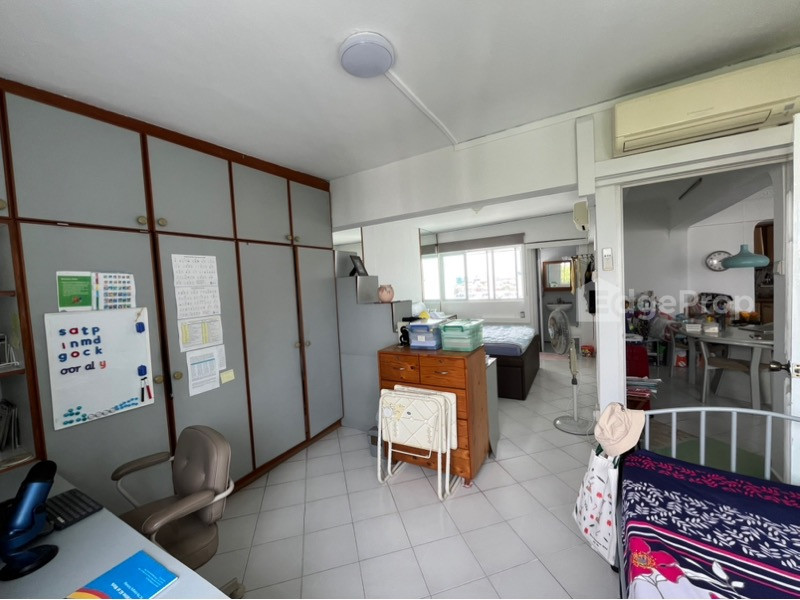 222 SERANGOON AVENUE 4 photo 4