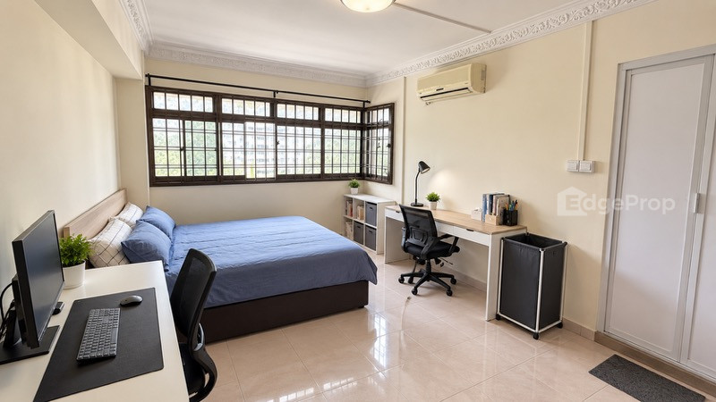 231 COMPASSVALE WALK photo 3