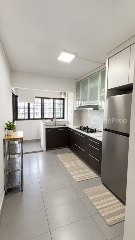 231 COMPASSVALE WALK photo 4