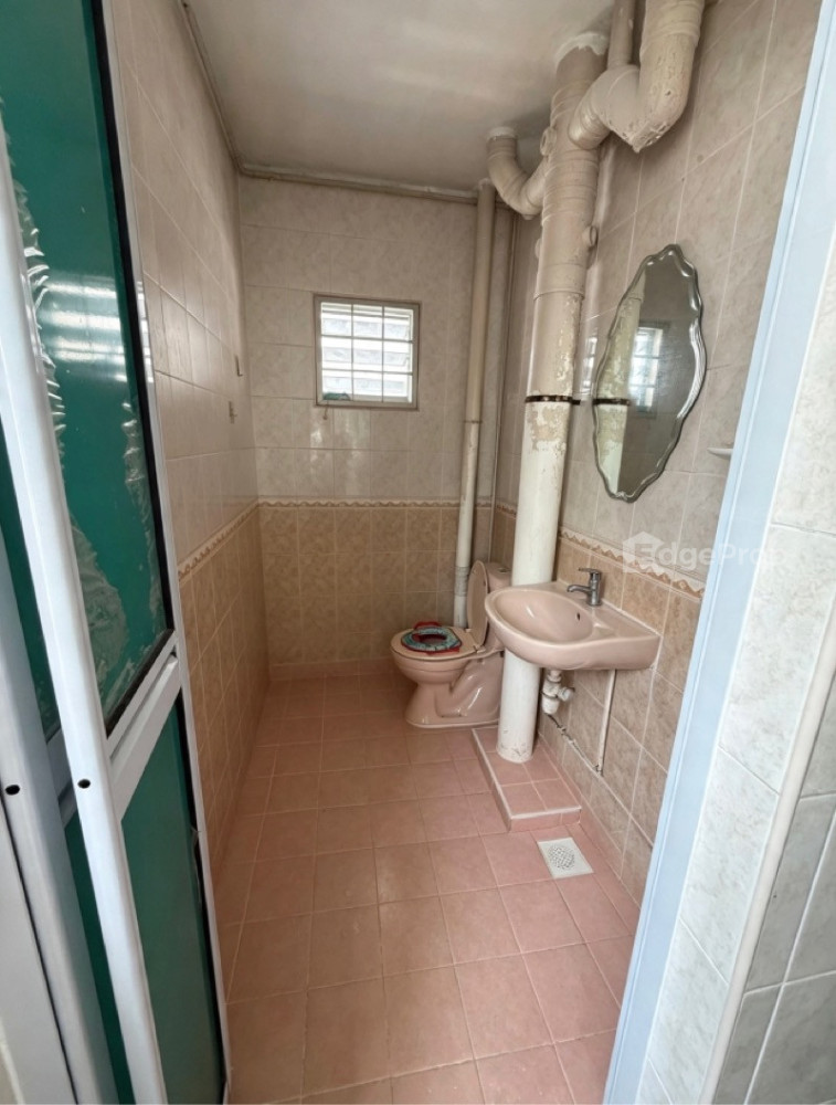 252 BANGKIT ROAD photo 5
