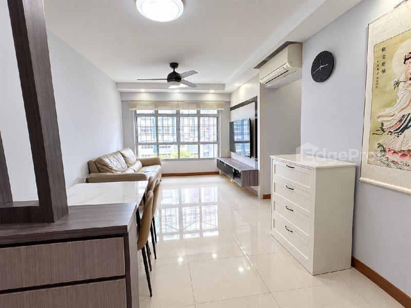 879B TAMPINES AVENUE 8