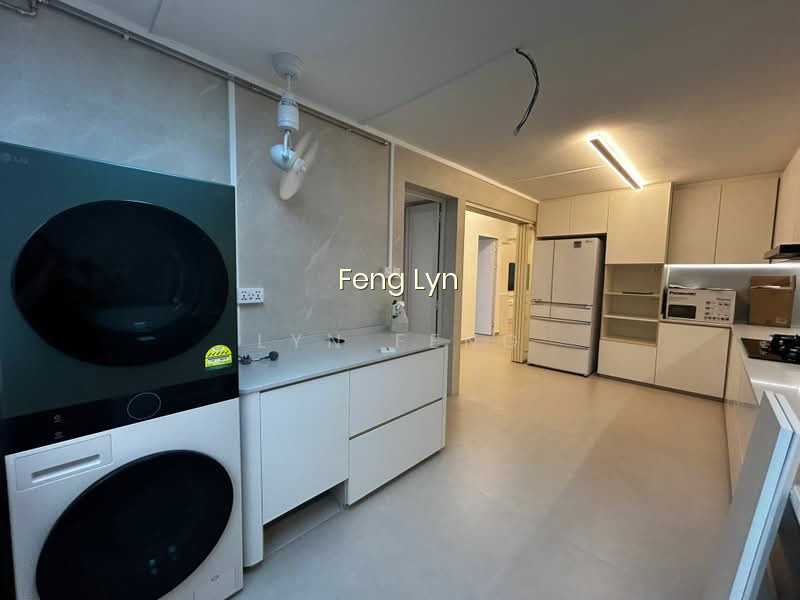 105 ALJUNIED CRESCENT image 1 of 9