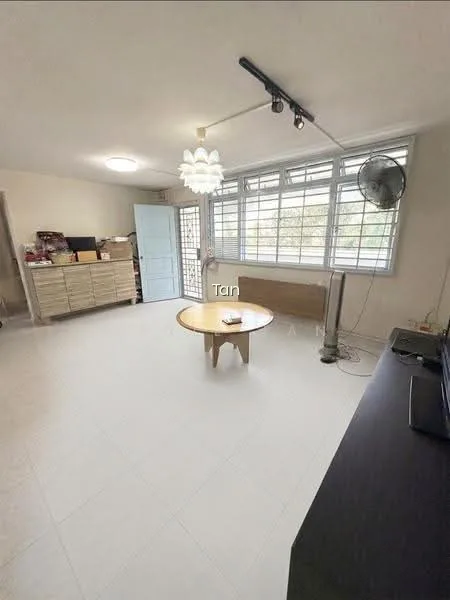 624 Hougang Avenue 8 image 1 of 9