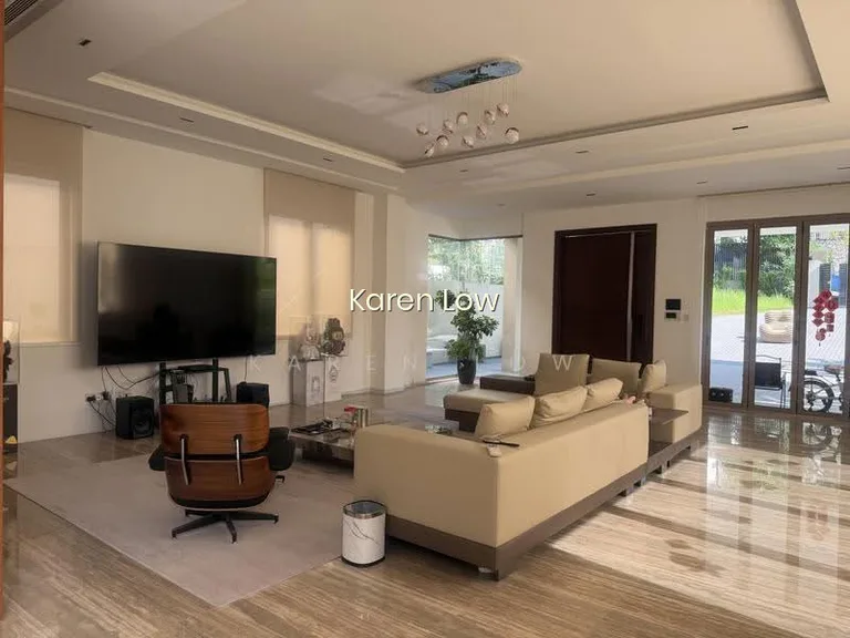 New Renovated Bungalow! Huge Living and Entertainment Spaces image 1 of 10