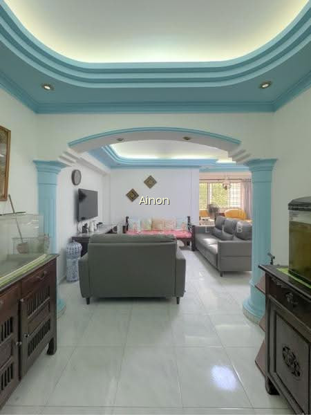 19 QUEEN'S CLOSE photo 2