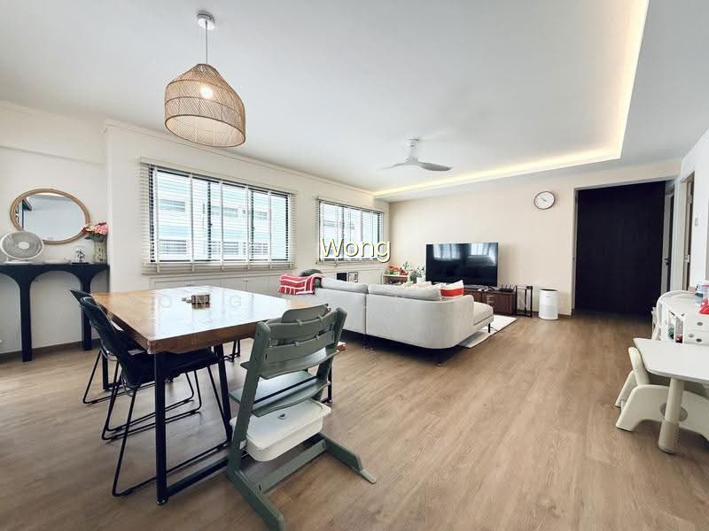 115 WHAMPOA ROAD image 1 of 10