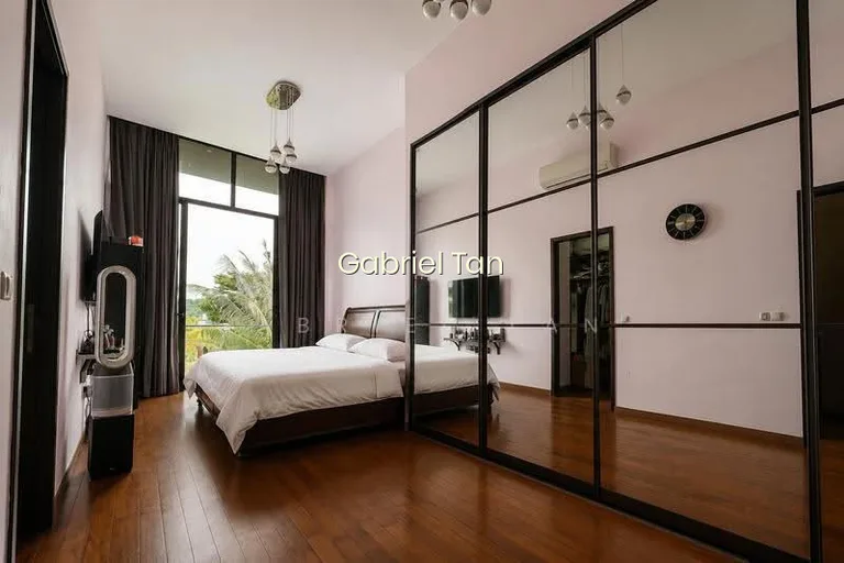 Rare Freehold 4-Storey Terrace Near Cashew MRT | Private Pool & Lift image 1 of 10