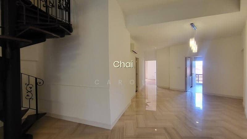 ORANGE REGENCY photo 2