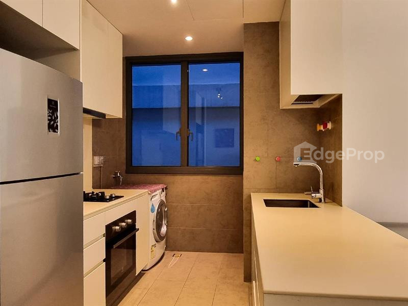 STRATUM photo 6
