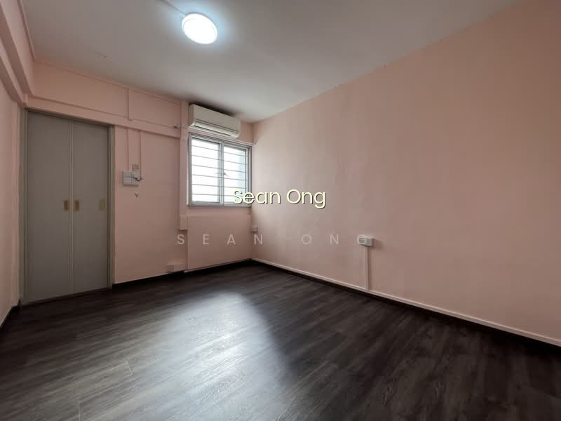5 DOVER CRESCENT photo 2