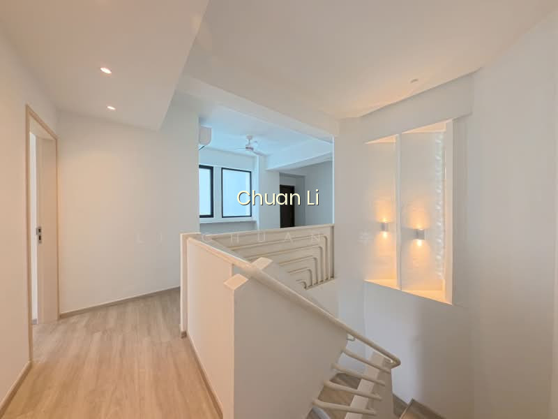 Elizabeth Heights photo 5