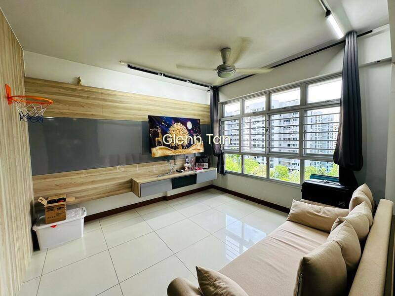 879B TAMPINES AVENUE 8