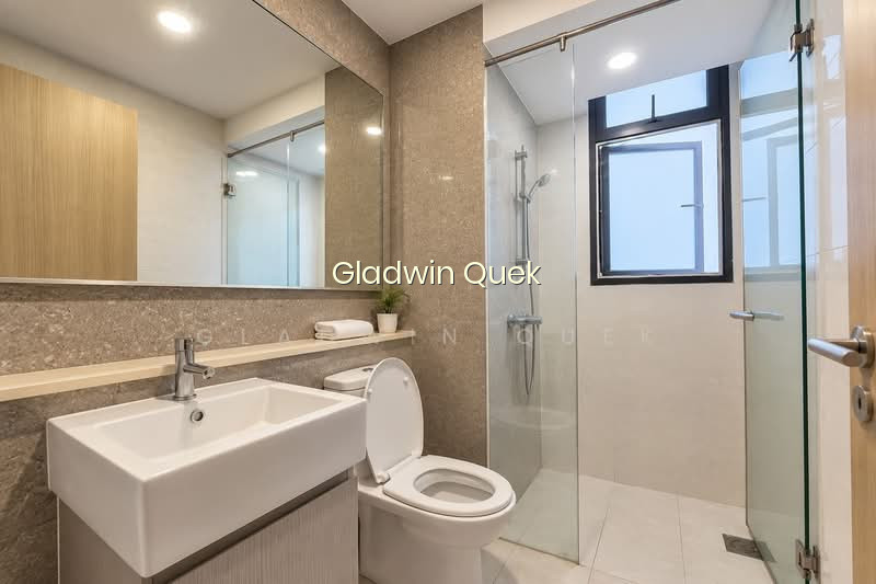 CHEAPEST 4 BEDROOMS TOP FLOOR photo 2
