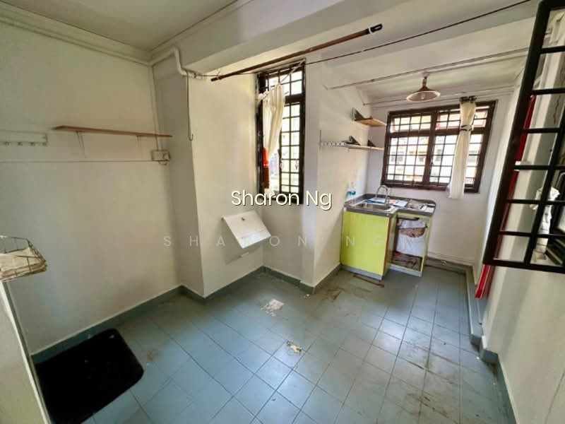 82 COMMONWEALTH CLOSE photo 3