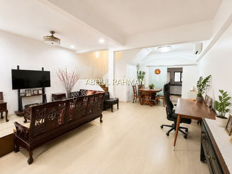 GOOD LAYOUT TERRACE HOUSE FOR SALE AT KATONG AREA image 1 of 5