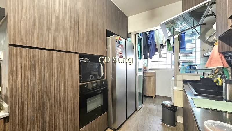 RARE $150K RENOVATED 5 ROOM 3 BED 2 BATH MINS WALK TO MRT photo 3