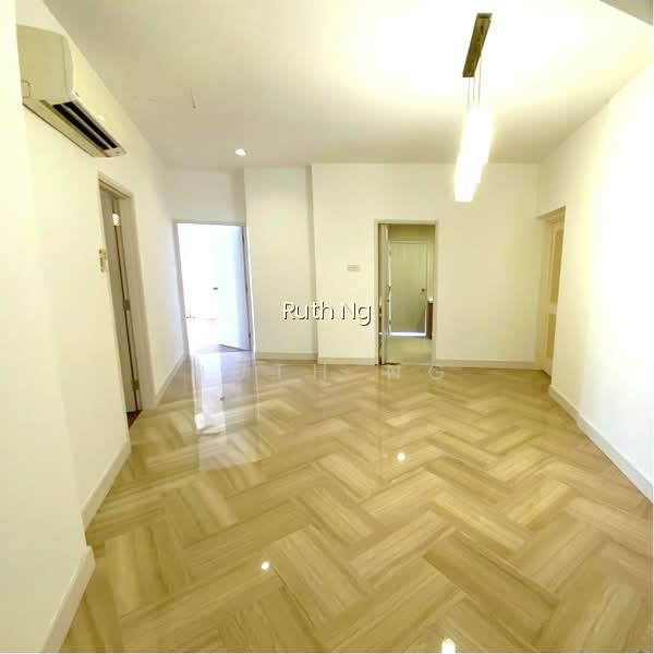 ORANGE REGENCY photo 2