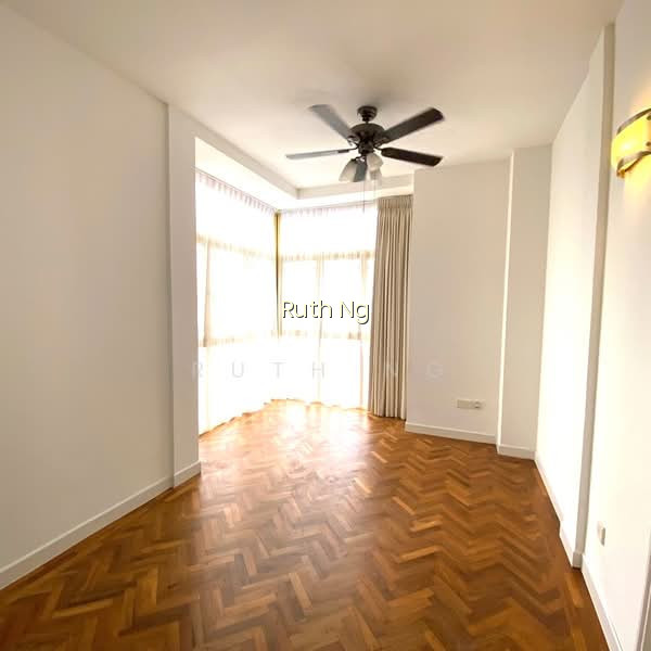 ORANGE REGENCY photo 6