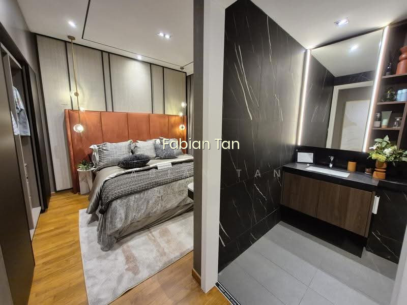 Firesale Freehold Penthouse photo 3