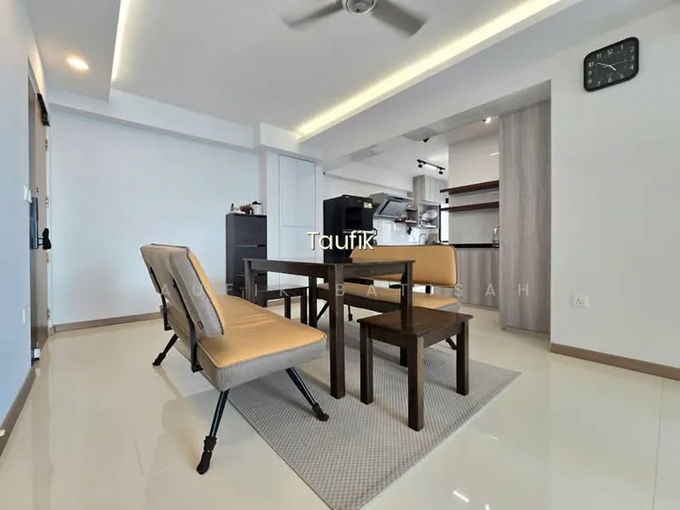 419A Northshore Drive image 1 of 10